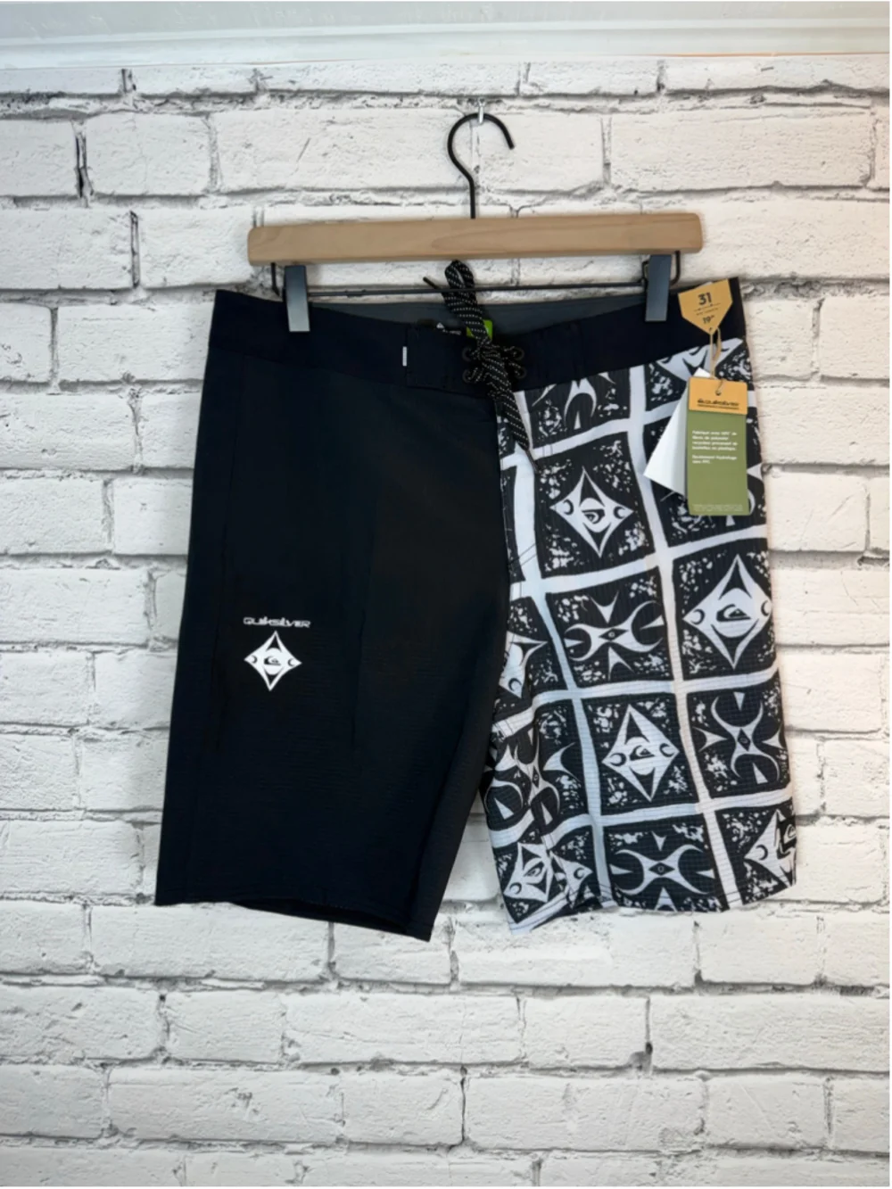 Men’s Quiksilver Highline Board Shorts size 31 Small Black White Geometric Swim